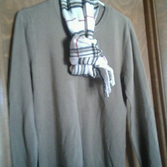 Sweater - Picture 2 of 4